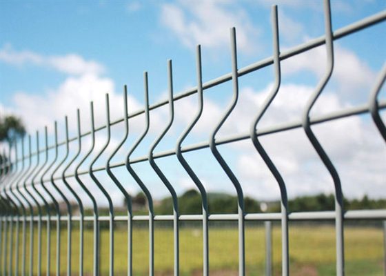 PVC پوشش 50 * 200mm Mesh سوراخ مثلث نرده برای فرودگاه OEM