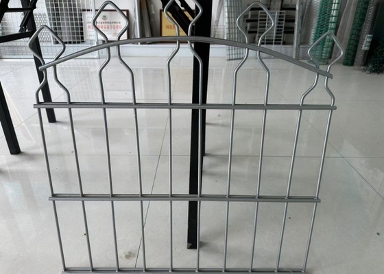 سد سیم دو طرفه 50x200mm Mesh نمونه های رایگان پست های سفارشی برای ورزش بزرگراه باغ