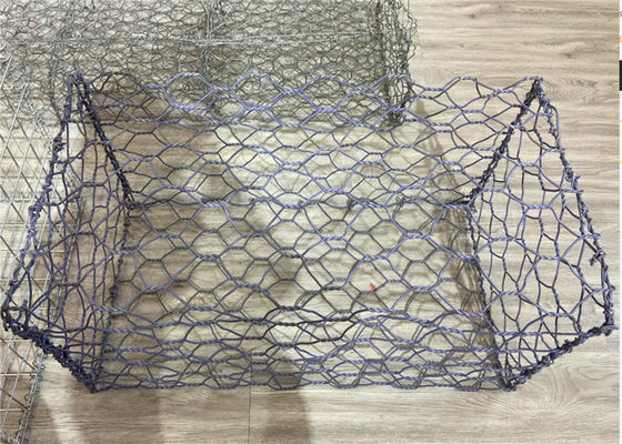 موانع دفاعی 3x2x1m 80x100mm جمع شده است