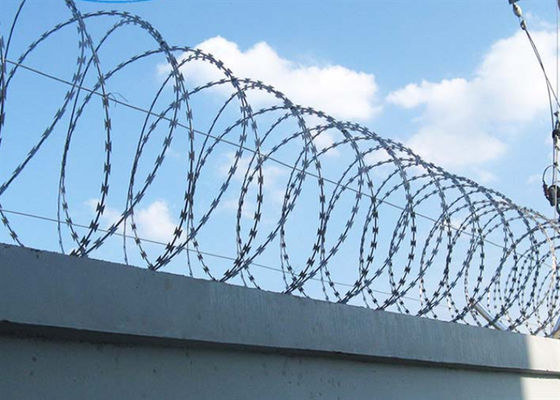 سیم خاردار سیم خاردار با تیغ فولادی کم کربن با قطر 500 میلی متر جلوگیری از سرقت
