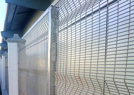 حصار مشبک 60×60 میلی متری 358 سیم گالوانیزه داغ / روکش برقی برای امنیت فرودگاه